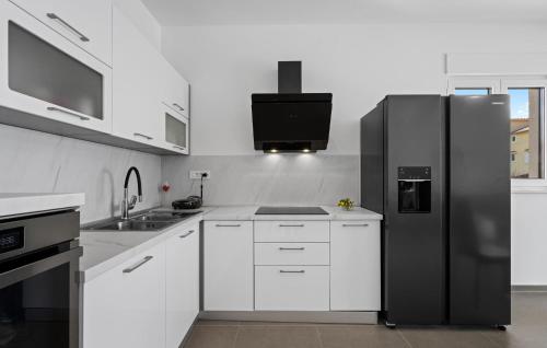 Amazing Home In Vodice With Wifi