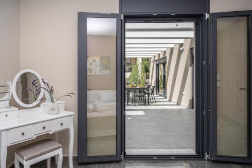 Ванная комната в Legantes Luxury Apartments with shared pool