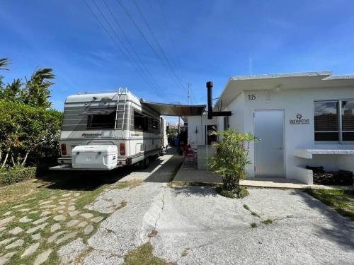 Φωτογραφία από το άλμπουμ του B&B HiBISCUS with Camping Car σε Ōwan