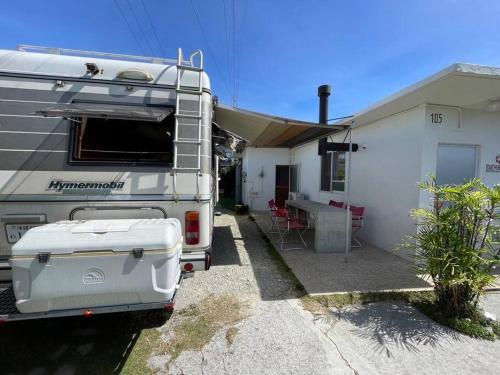 Φωτογραφία από το άλμπουμ του B&B HiBISCUS with Camping Car σε Ōwan
