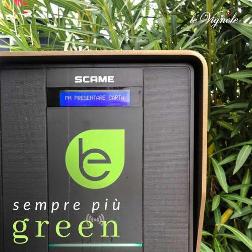 a computer screen with a green sign on it at Alloggi Agrituristici Le Vignole in Cordignano