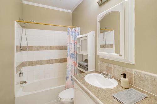 Ένα μπάνιο στο Canal-Front Key Largo Retreat with Community Beach!