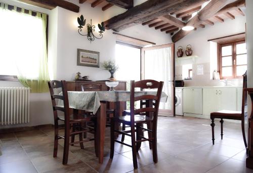 Φωτογραφία από το άλμπουμ του Agriturismo Castello delle Fornaci - Private Jacuzzi σε Arcidosso