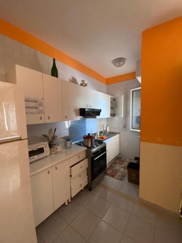 Η κουζίνα ή μικρή κουζίνα στο villavillachiara