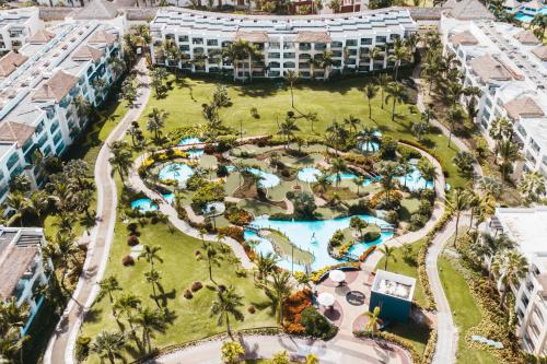 プンタ・カナにあるHard Rock Hotel & Casino Punta Cana - All Inclusiveのリゾートの空中ビュー