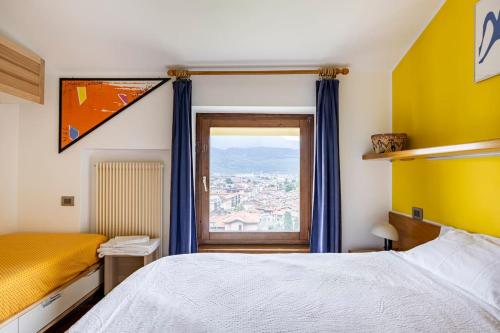 Postel nebo postele na pokoji v ubytování Lake Attic in Villa Lina