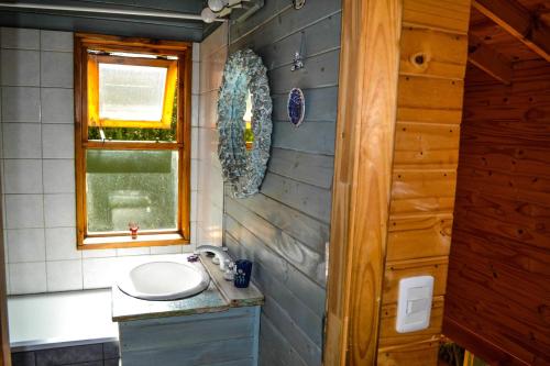 a bathroom with a sink and a window at Viehaus in Villa La Angostura