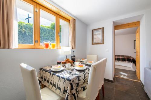 a dining room with a table and chairs and a window at Chalet Balthazar 2 in Villars-sur-Ollon