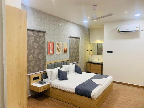 Cama o camas de una habitación en Satyabhama Inn
