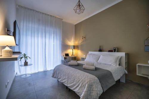 Spacious City Hub, Metro at Doorstep M1 and M2 1 min