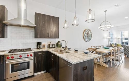 Η κουζίνα ή μικρή κουζίνα στο 287 Lifeguard Loop by Oversee 30A