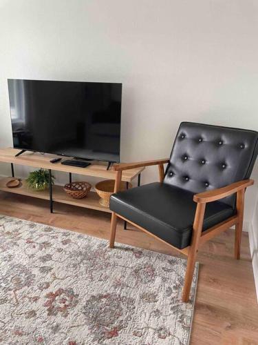 TV a/nebo společenská místnost v ubytování Gaga House