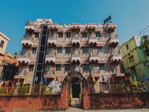 a building with an archway in front of it at Capital O Bidisha in Digha