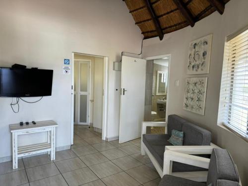 TV/trung tâm giải trí tại Banana Beach Club C16