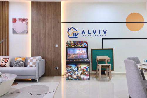 NEW! The Apple Residence I 2-3BR I Game I 5min Jonker - Managed by Alviv Homestayにあるテレビまたはエンターテインメントセンター