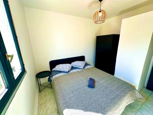 a bedroom with a bed with a blue bowl on it at Vacation House in Quiet Village in Congerville