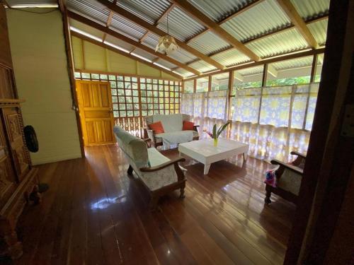 a living room with a couch and a table at Casa Olingo in Cocles