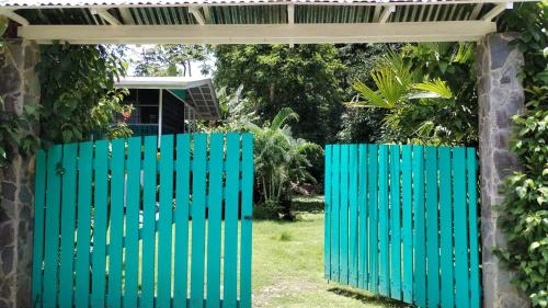 a blue gate in front of a yard at Casa Olingo in Cocles