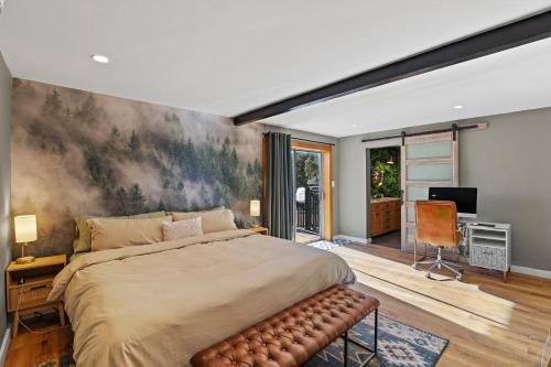 Ένα ή περισσότερα κρεβάτια σε δωμάτιο στο Cozy Modern Chalet in Strawberry