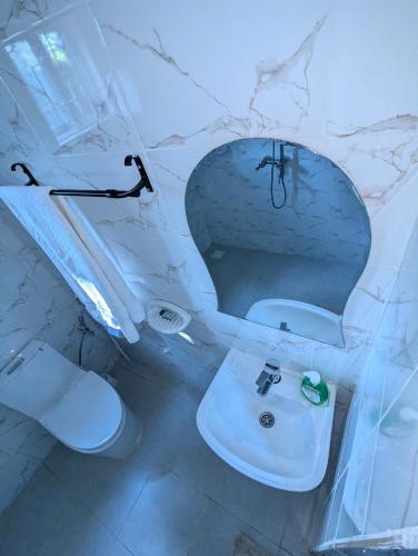 Ванная комната в JACARANDA HOMESTAY