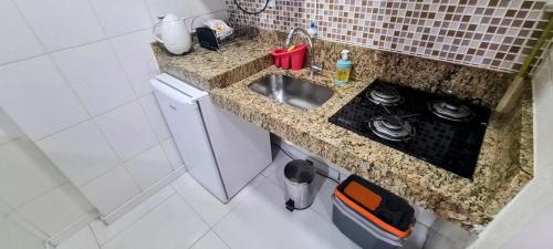 Dapur atau dapur kecil di Flat Pasárgada 906, pé na praia