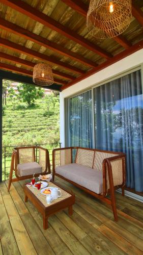 a living room with a couch and a coffee table at Vantage hills Haputale in Haputale