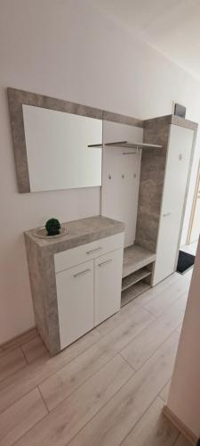 a kitchen with white cabinets and a mirror at Haus MaryLu in Knetzersdorf