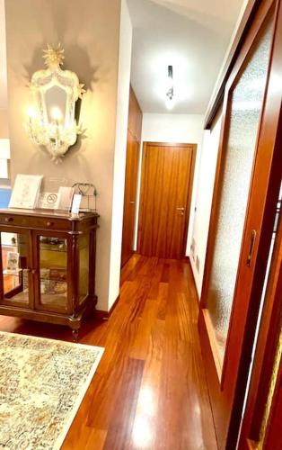 a hallway with a table and a mirror and a door at Appartamento Venice Excelsior in Favaro Veneto