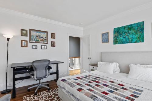 a bedroom with a desk and a bed and a desk at Spacious SF Haven - Cozy Bedrooms & Modern Kitchen in San Francisco