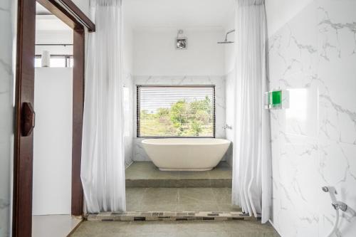 Koupelna v ubytování Nusa Penida Pini Sentana