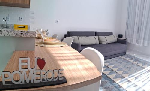 Ruang duduk di Loft moderno em pomerode