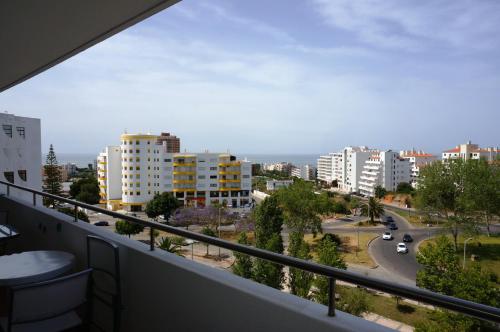 Balkoni atau teres di Ruby Red & Atlantic Blue Apartments in Oceano Atlantico