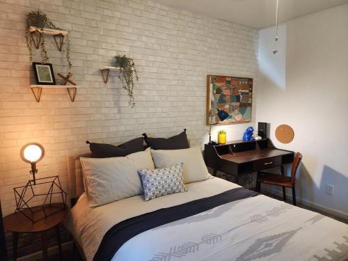 Gallery image of Modern Art House in Midtown, Pet Friendly in Phoenix