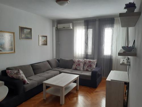 Ruang duduk di Nice comfortable apartment