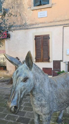 a statue of a cow in front of a building at Rocca Casa in Roccatederighi
