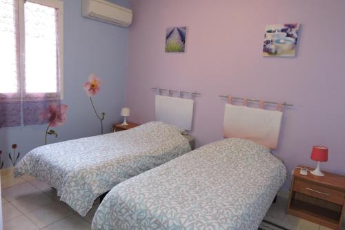 Кровать или кровати в номере L'Oliveraie
