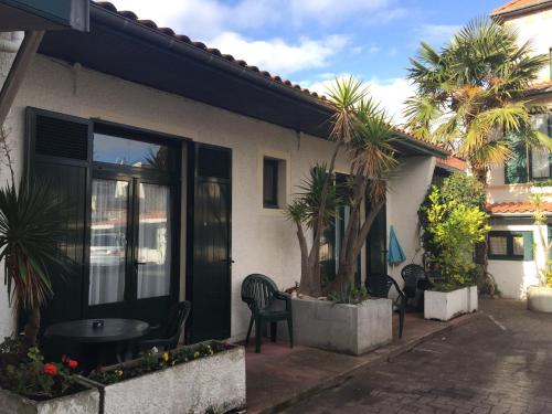 Gallery image of Hôtel-Résidence Le Grillon in Arcachon