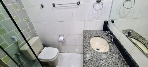 Bilik mandi di Flat Pasárgada 812, pé na praia