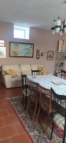 Ruang duduk di AgriBnB Casa Furnaredda