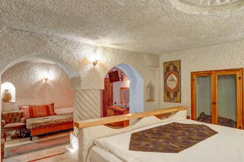 Postel nebo postele na pokoji v ubytování Avilla Cave Hotel