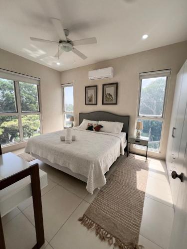 Llit o llits en una habitació de 123 Harmony Hall Green