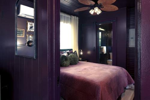 Katil atau katil-katil dalam bilik di The Crow - Sophisticated East Hill Sanctuary