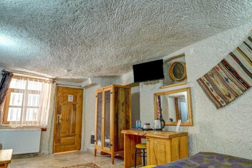 TV a/nebo společenská místnost v ubytování Avilla Cave Hotel