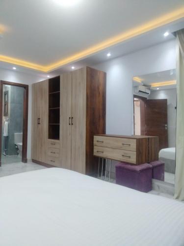 Кровать или кровати в номере Porto Said Apartment powered By Amer-Group family only