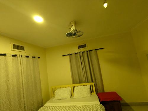 Кровать или кровати в номере JACARANDA HOMESTAY
