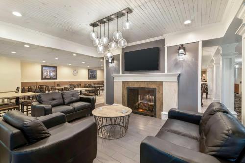 Posezení v ubytování Best Western Plus Plattsburgh