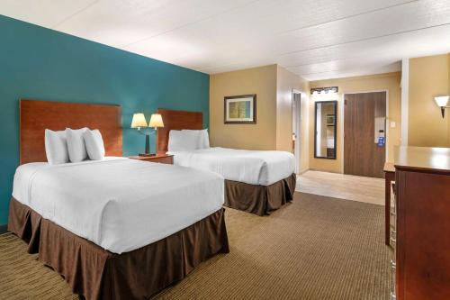 Postel nebo postele na pokoji v ubytování Best Western Plus Plattsburgh