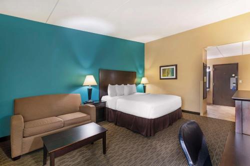 Postel nebo postele na pokoji v ubytování Best Western Plus Plattsburgh