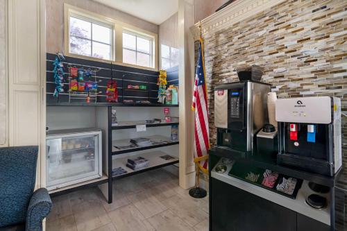 Kuchyň nebo kuchyňský kout v ubytování Best Western Plus Plattsburgh