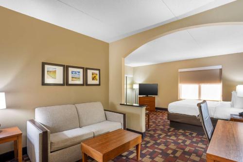 Postel nebo postele na pokoji v ubytování Best Western Grantville Hershey